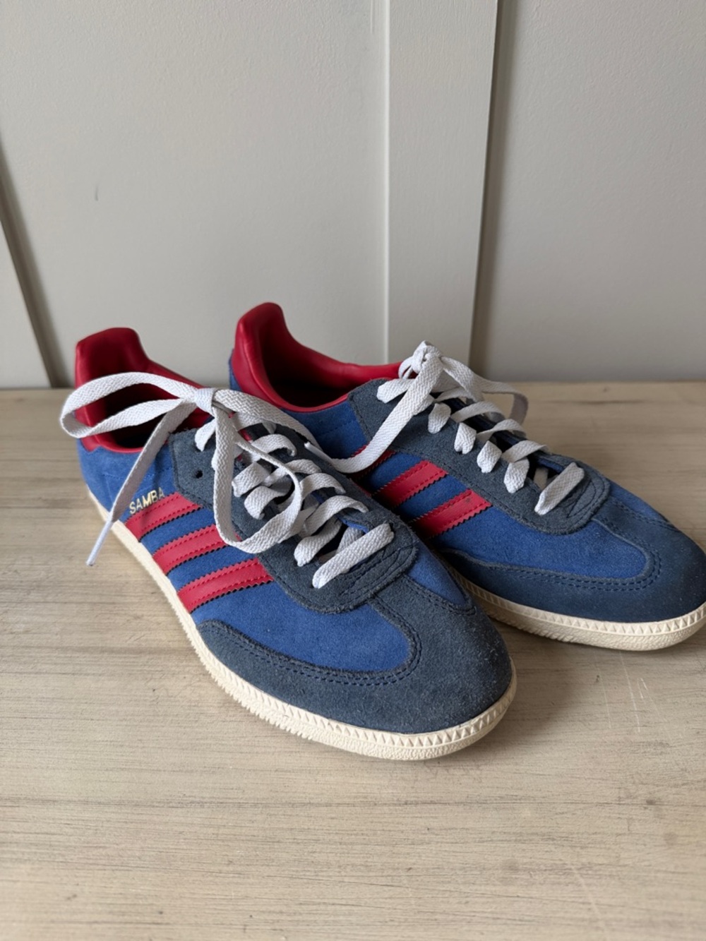 adidas Samba Men’s Sneakers in Blue with Red Accents size 6.5